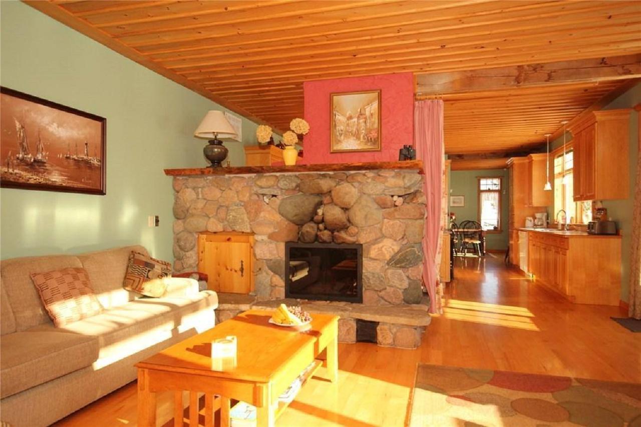 Rock Hill Bed & Breakfast Sharbot Lake Dış mekan fotoğraf